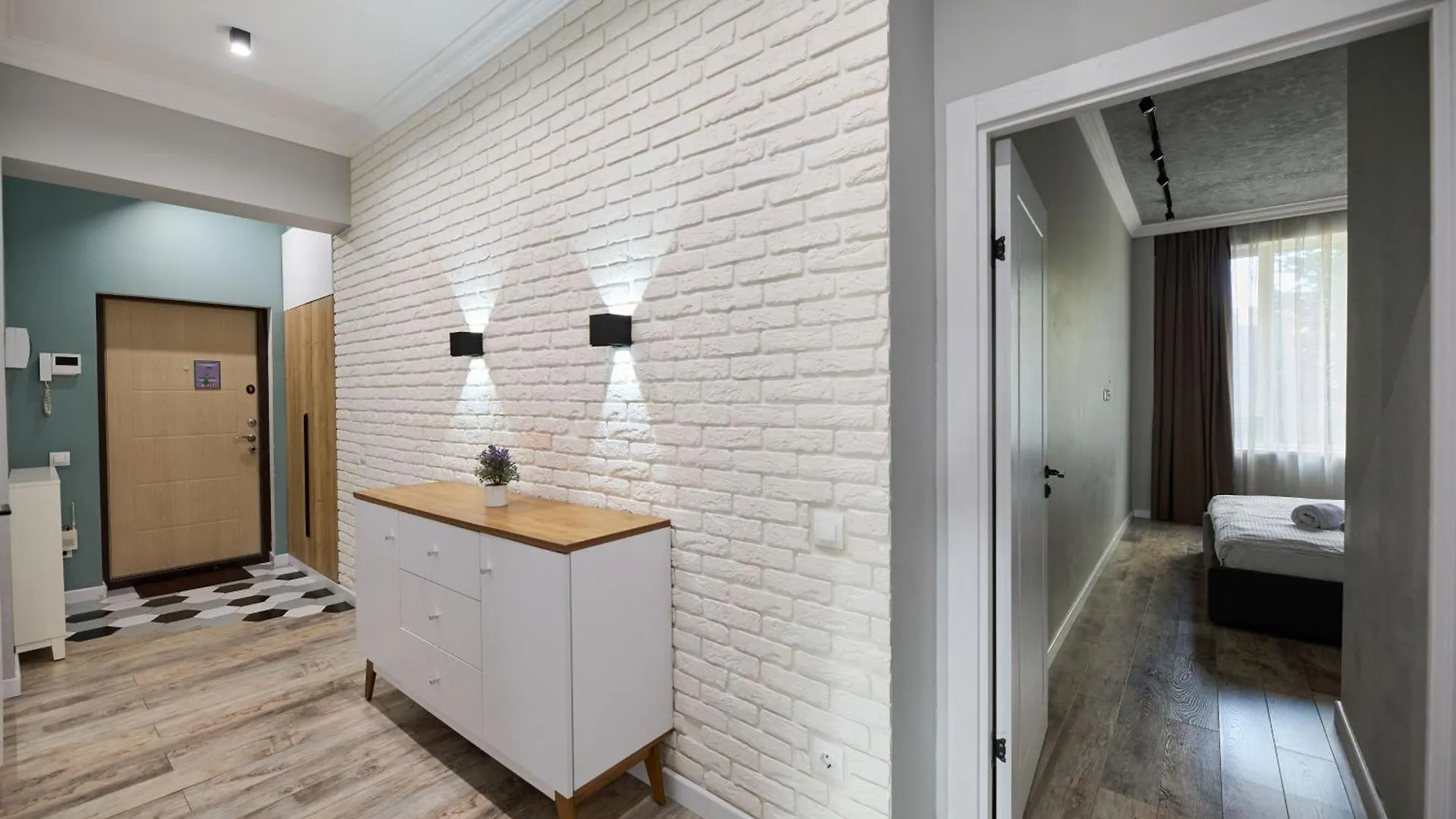 Роскошные Двухкомнатные Апартаменты Almaty Apartment