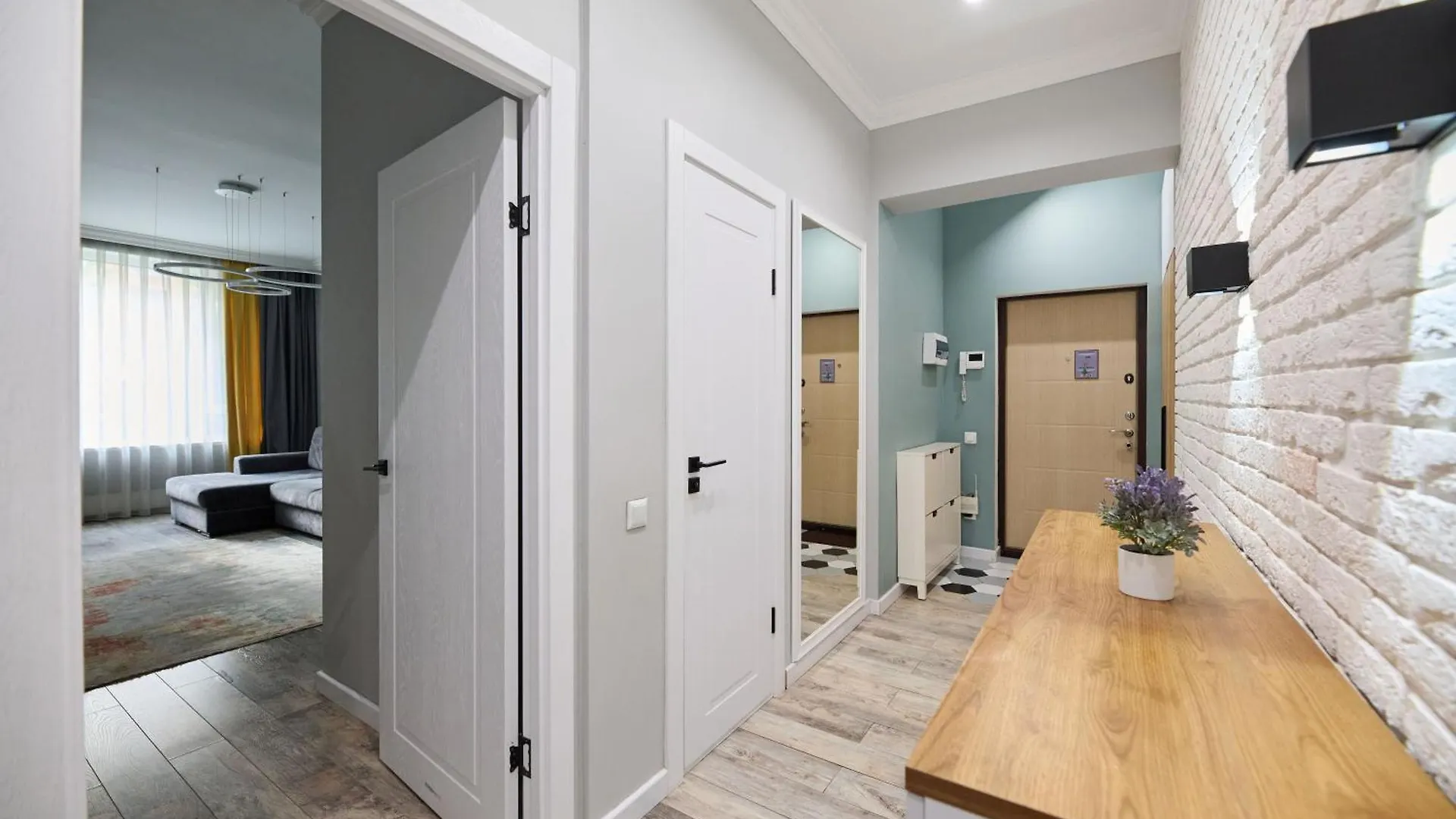 Роскошные Двухкомнатные Апартаменты Almaty Apartment