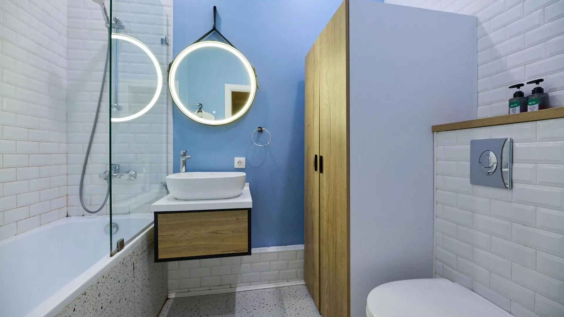 Роскошные Двухкомнатные Апартаменты Almaty Apartment