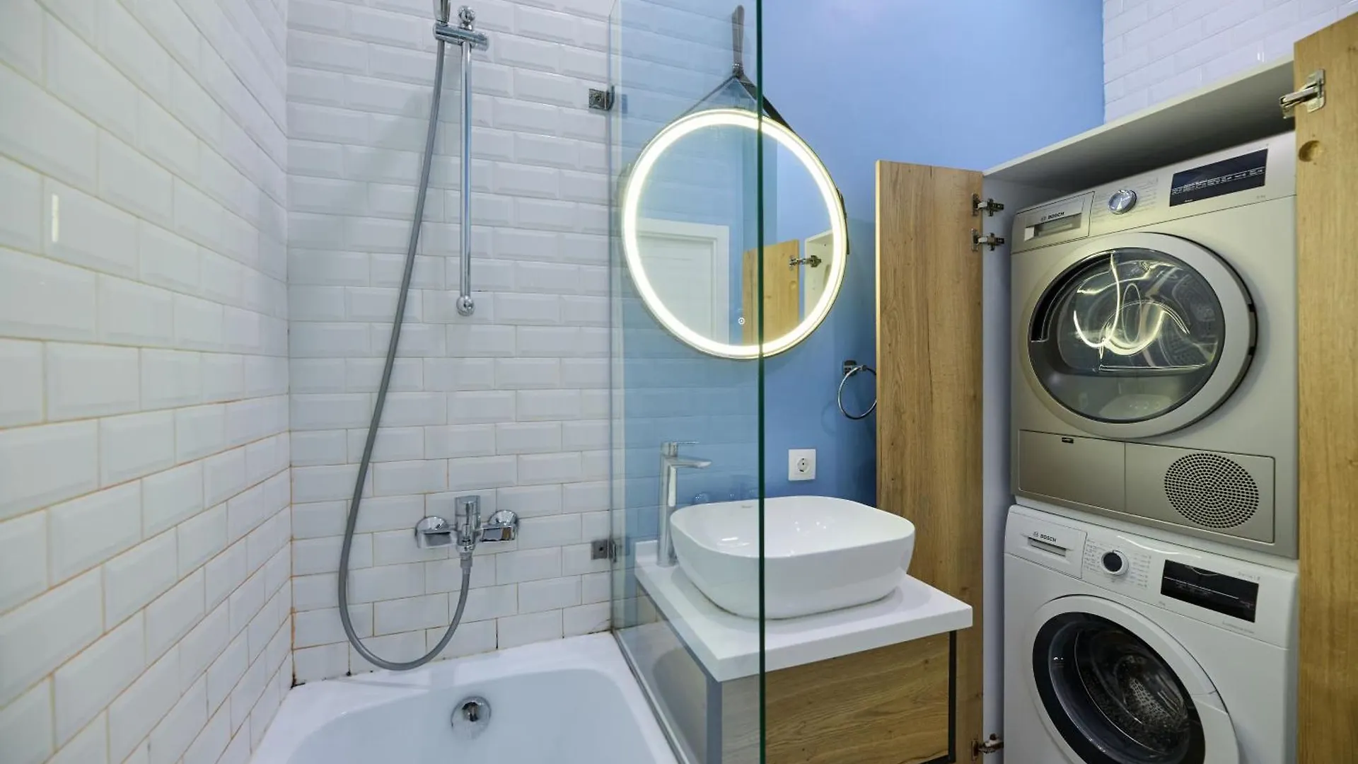 Роскошные Двухкомнатные Апартаменты Almaty Apartment